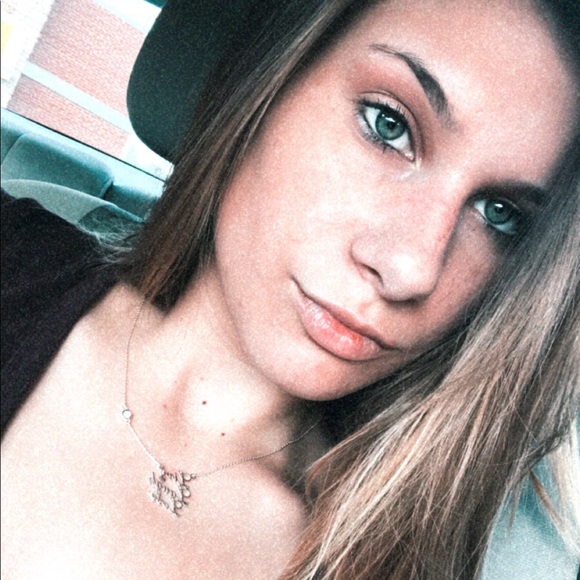 Meet your Posher, Crystal - Picture 1 of 1